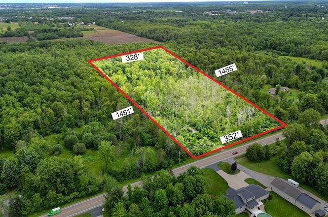 Lakeview Rd, Hamburg, NY 14075