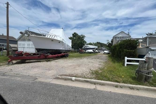 272 S Ketcham Ave, Amityville, NY 11701